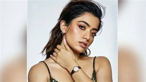 Rashmika Mandanna Flaunts Her Sexy Abs And Toned Body In Never Seen ...