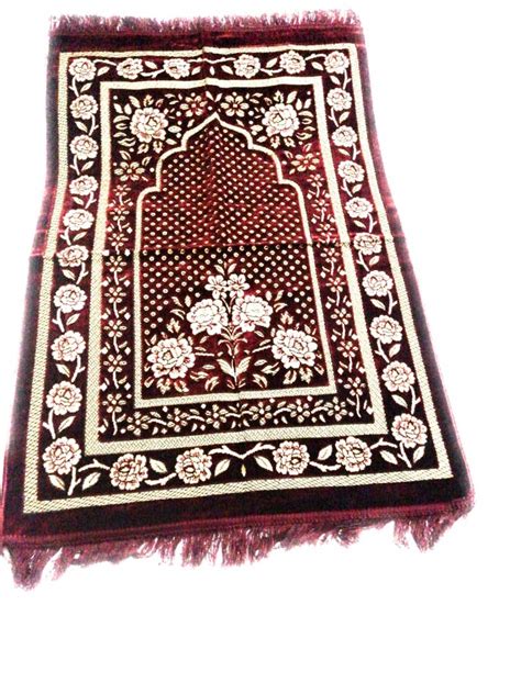Buy Islamic Prayer Mat/Janamaz Mat, Velvet Look, Soft, Foldable (Maroon ...