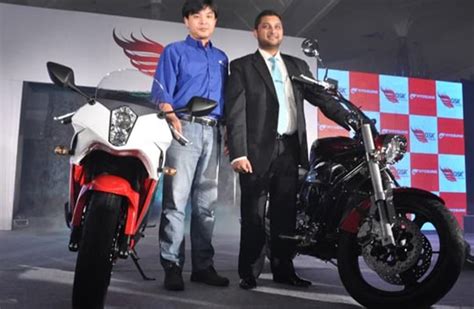 DSK Hyosung launches Aquila Pro and 2013 GT650R | Autocar Professional