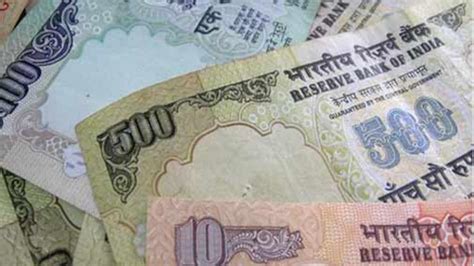 Rupee's slide creating panic, say experts - BusinessToday
