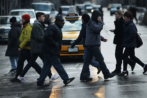 People Walking to Work 的图像结果