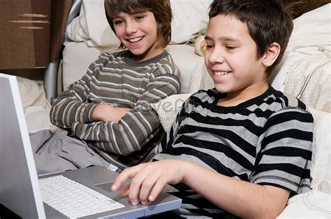 Boy Playing Computer Clip 的图像结果