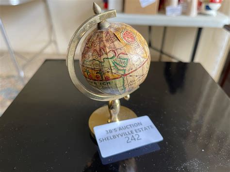 Small Desk Globe 的图像结果