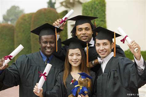 项目学生顺利获得加拿大维多利亚大学本科学位并获教育部留学服务中心认证证书！