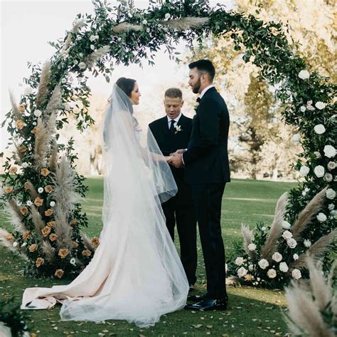 How to Become a Wedding Officiant