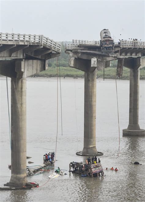 At Least 13 Dead as Bridge Collapses in Gujarat - The Wire