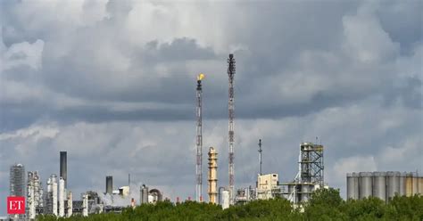 China orders immediate halt to refined fuel exports amid Middle East ...