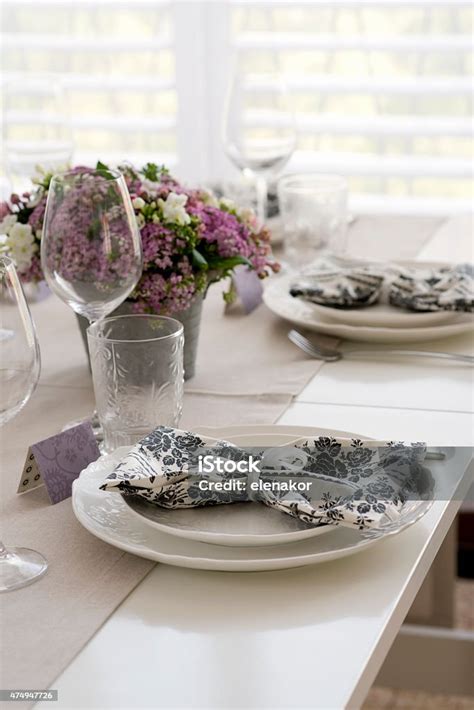 Table Setting Country Style 的图像结果