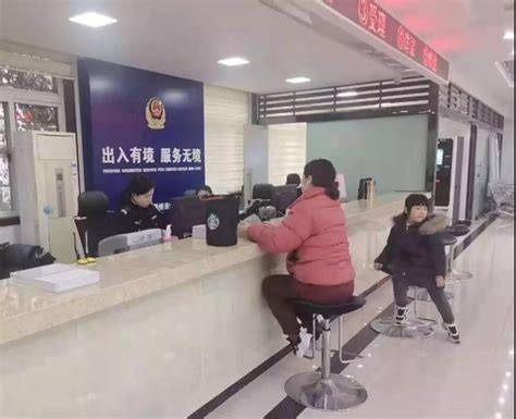 荆州开发区出入境办证中心挂牌成立，受群众欢迎 - 图片新闻 - 荆州经济技术开发区