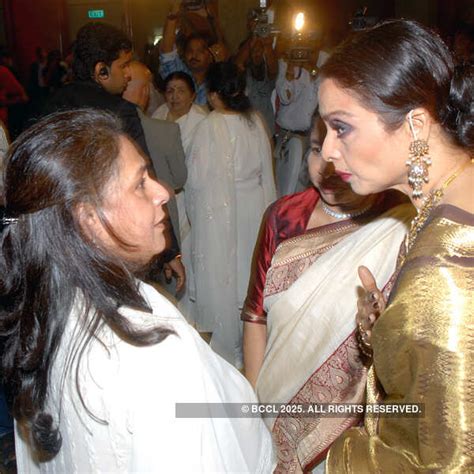 Celebs who ignore each other! Pics | Celebs who ignore each other ...