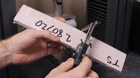 Flexural Strength Test Example 的图像结果