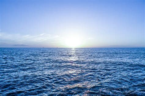 梦到大海是什么意思 梦见大海有什么预兆 - 万年历
