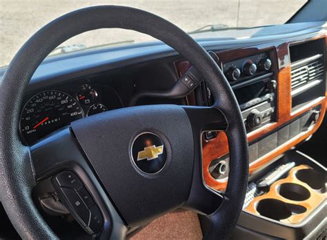 Rent a 15 Passenger Van 的图像结果