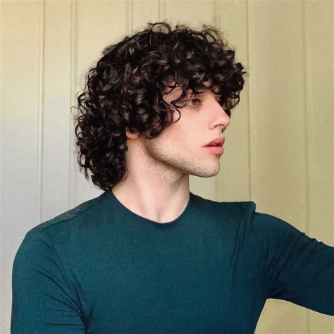 Pin on cyrlldlcrn | Wavy hair men, Men haircut curly hair, Curls for ...