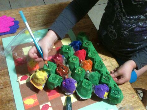 Egg carton tree | Crate crafts, Christmas crafts, Egg crates