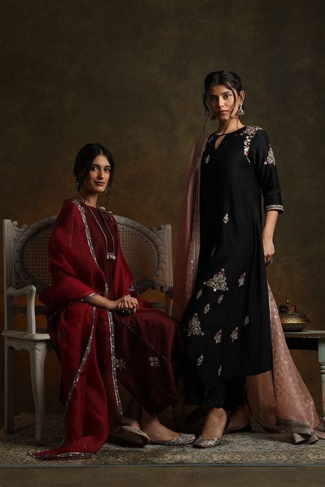 BLACK & OLD ROSE EMBROIDERED KURTA SET (3 PCS) – Anju Modi