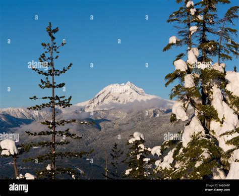 Mount garibaldi volcano hi-res stock photography and images - Alamy