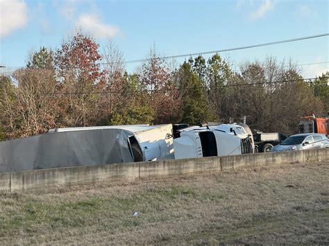 Major crash on I-20 in west Shreveport, overturned semi