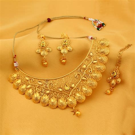 Sukkhi Traditional Gold Plated Choker Necklace Set For Women N71789GLD