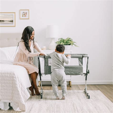 ファーストポートBaby Delight Beside Me Dreamer Bassinet Bedside Sleeper ...