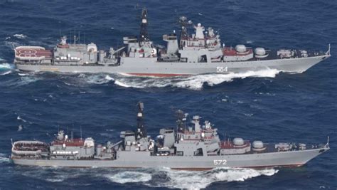 中俄军舰分别穿越宫古海峡和对马海峡 遭日本跟踪监视_凤凰网