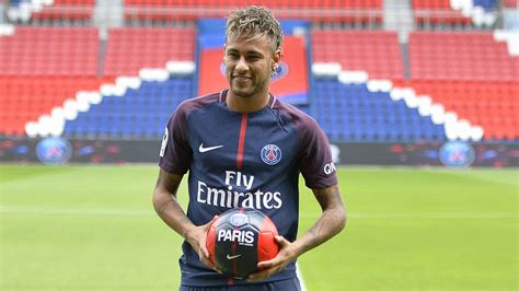 Neymar Jr. Biography, Childhood, Career, Life, Facts | SportyTell