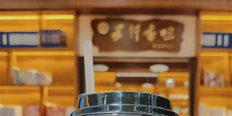 一家有周边的奶茶店！台式手作茶物登入柳州，“彩虹珍珠”很抢手。_茶山