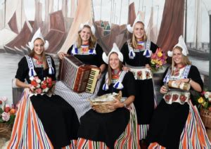 What is the Netherlands traditional clothing?