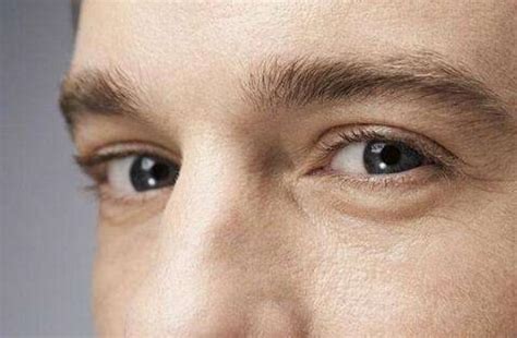男的右眼跳是什么预兆 右眼跳代表什么 - 致富热