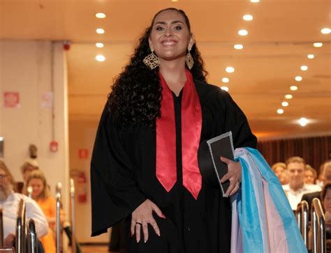 De Itaquera e travesti, Victória Dandara fez história e se forma na USP