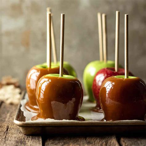 Caramel Apples : Easy, Cozy, 5-Ingredient Treat!