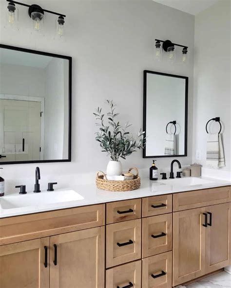 Light gray modern bathroom with wood vanity – Artofit
