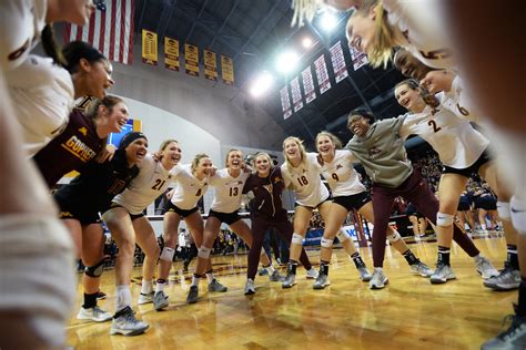 MN Gophers women's volleyball sweeps Hawaii in 2nd-round NCAA