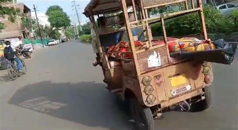 MP Viral Video: E-Rickshaw Carries Dead Body In Gwalior As Kin Cite ...