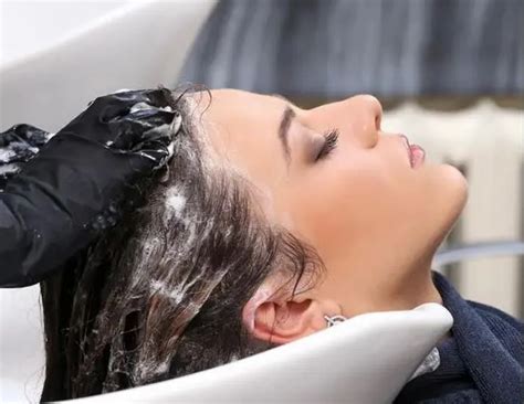 Wash Hair Days: आठवड्याच्या या दिवशी केस धुणे शुभ, श्रीमंत होण्यासोबतच ...