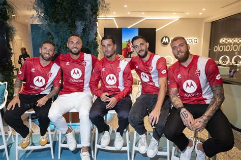 Motorola ha festeggiato il lancio di Edge 40 Neo con AC Monza e ...