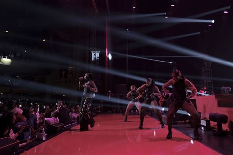 Photos: Tink’s ‘Thanks 4 Everything Tour’ in Chicago – Chicago Tribune