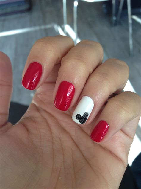 Mickey Mouse nails - nice and simple Mickey Mouse Nail Art, Minnie ...
