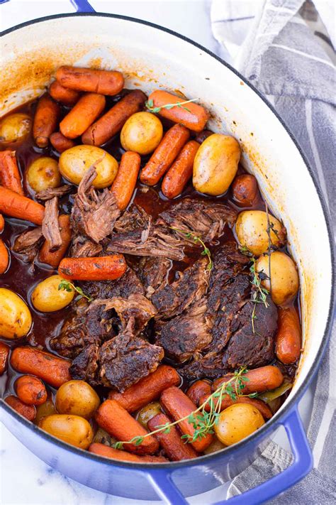 Beef Shoulder Roast in Dutch Oven - Quesinberry Stromend