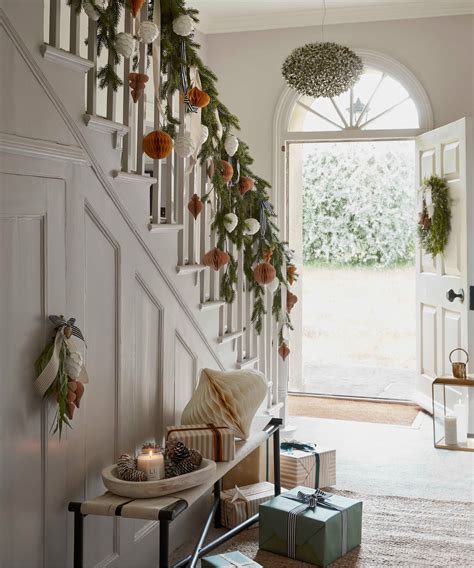 Simple Christmas Decorations Hallway