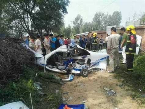陕西小型飞机坠落田头 2名机上人员当场身亡|坠机_新浪新闻
