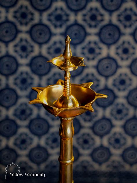 Brass Dia Stand – Yellow Verandah