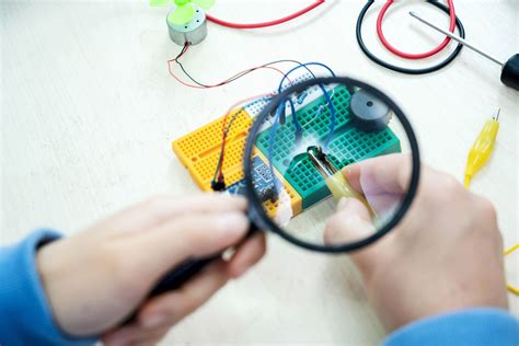 Engineering versus Technoluj 的图像结果