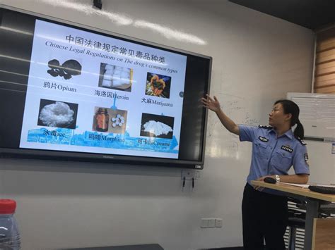 学校出国留学培训基地成功举办学术论文写作讲座-美英澳加培养项目