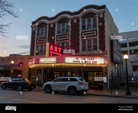 Vintage movie theater marquee hi-res stock photography and images - Alamy