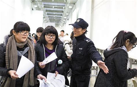 大学毕业当保安，或许是一种不坏的选择｜特评_腾讯新闻