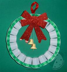 creazioni con bicchieri di plastica ghirlanda con bicchieri di plastica per addobbi di natale creazioni con bicchieri di plastica ghirlanda con bicchieri di plastica per addobbi di natale
