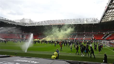 Man Utd dismiss reports of Old Trafford gate being left open during fan ...