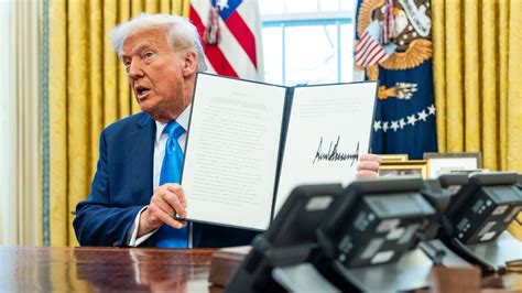 Trump Signs Executive Order Calling for Review of U.S. Ties to U.N ...