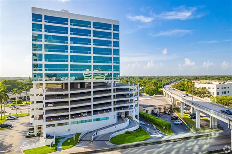 9350 S Dixie Hwy, Miami, FL 33156 - 9350 Financial Centre | LoopNet